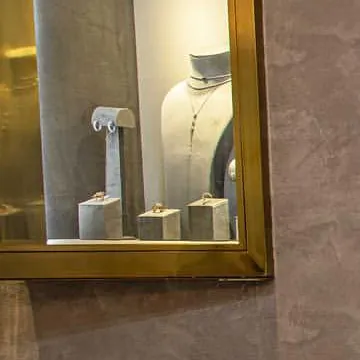 Laiton : détail, Tiara Joaillerie, showroom 2023
